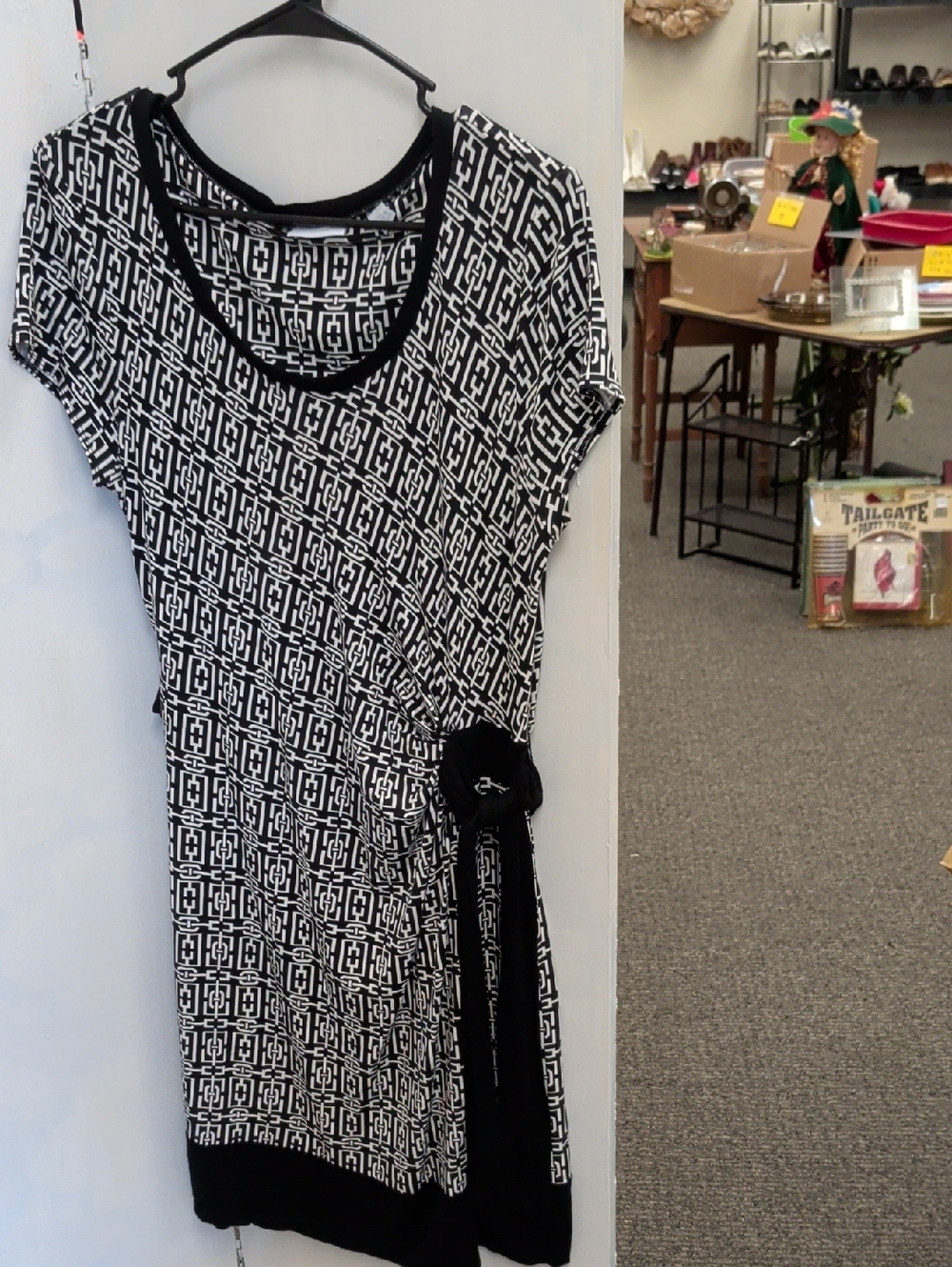 New York & Company Black and White Geometric Tie-Waist Mini Dress